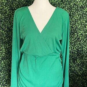 Boohoo size 12 fits size 10 green v neck ribbed dress and rouched on the side